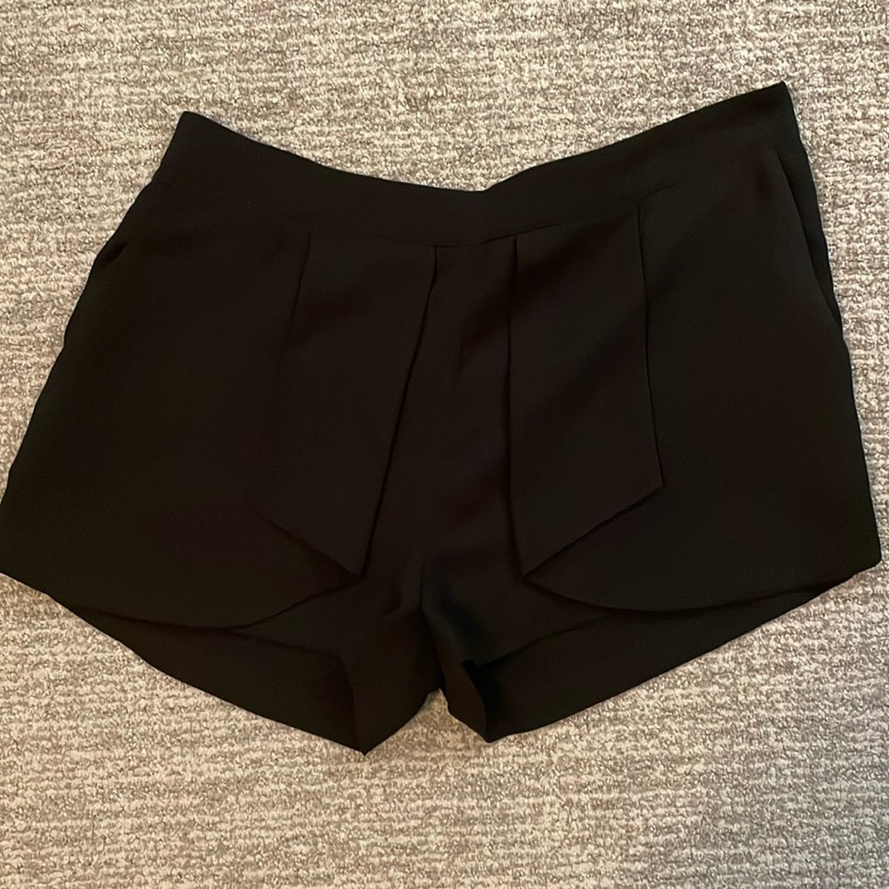 Black ruffle detail shorts